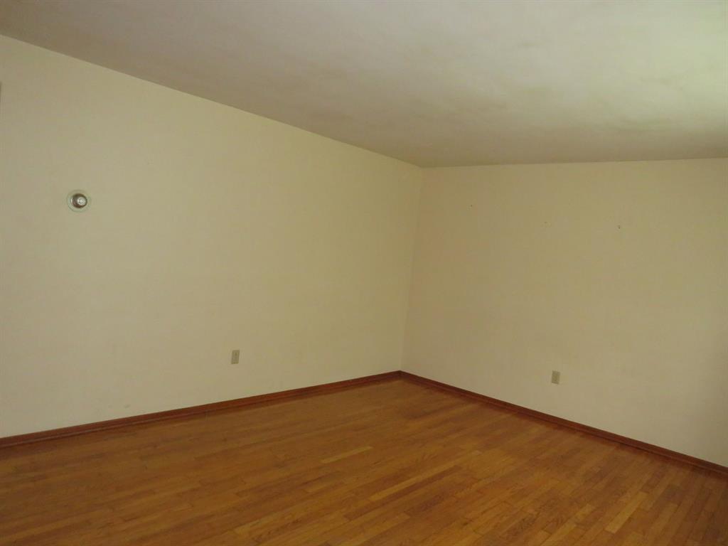 435 Hemphill Road Tarentum, PA 15084 - Photo 5 of 30