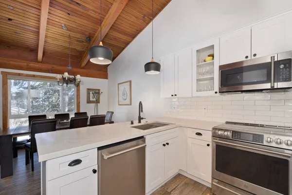 $1,235,000 | 808 Canyon Boulevard, Unit 138, Mammoth Lakes, CA 93546