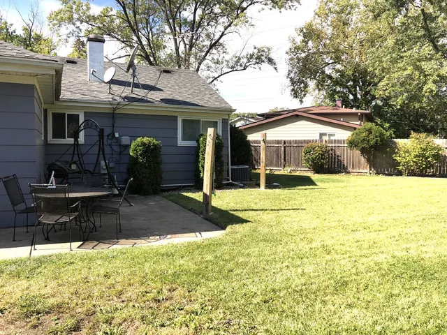 $300,000 | 625 South Yale Avenue, Addison, IL 60101