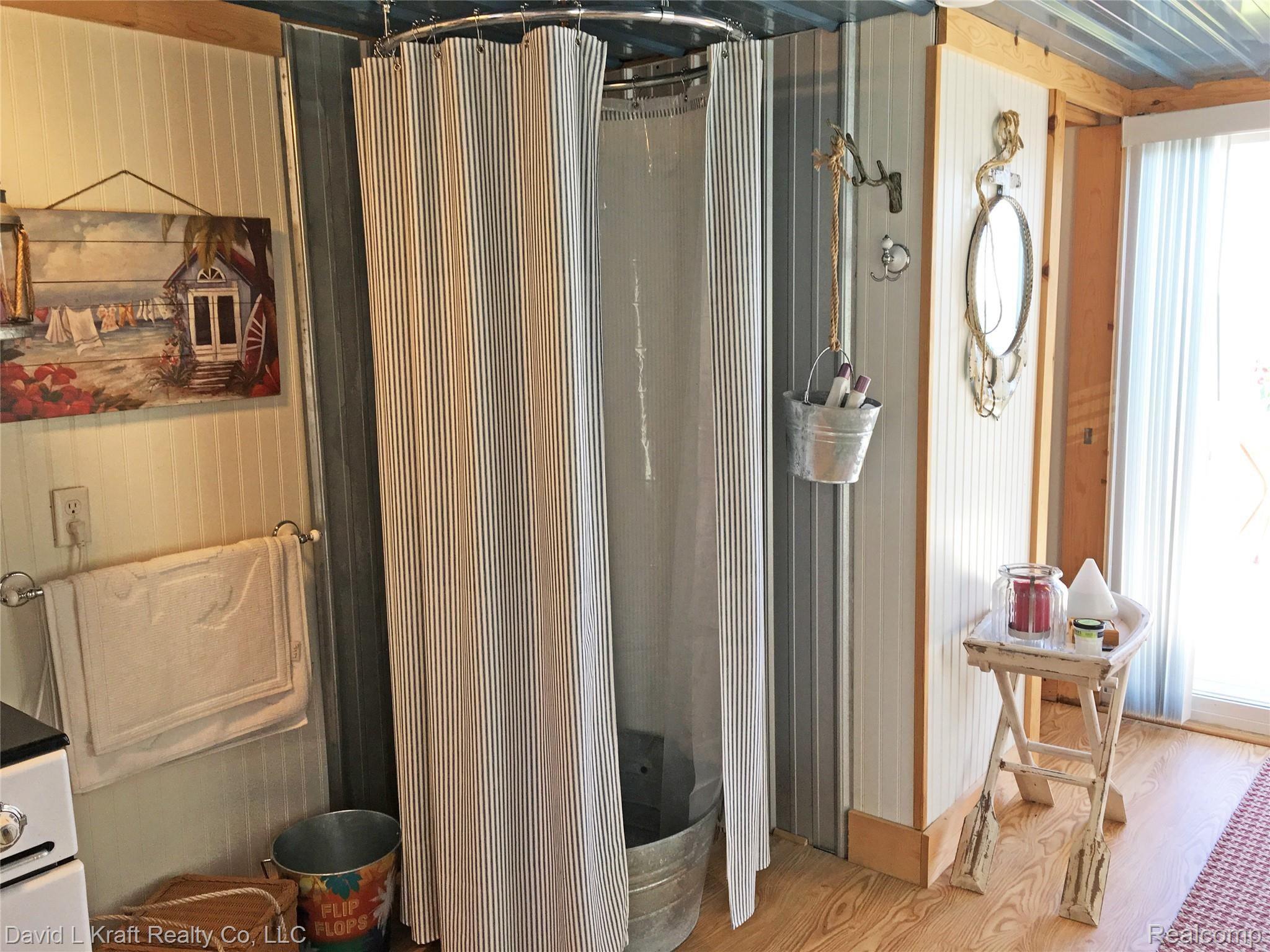4490 Port Austin Road Caseville, MI 48725 - Photo 13 of 24 4490PtAustinBath2.jpg