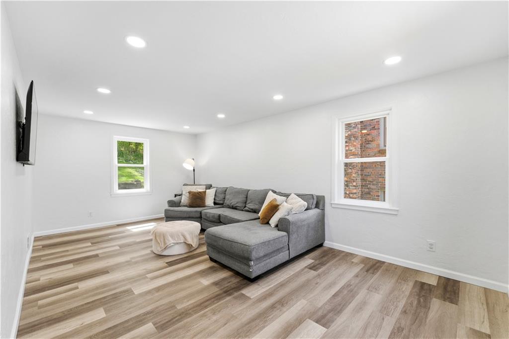 51 Greenlee Road Pittsburgh, PA 15227 - Photo 12 of 36 Gallery Image 12