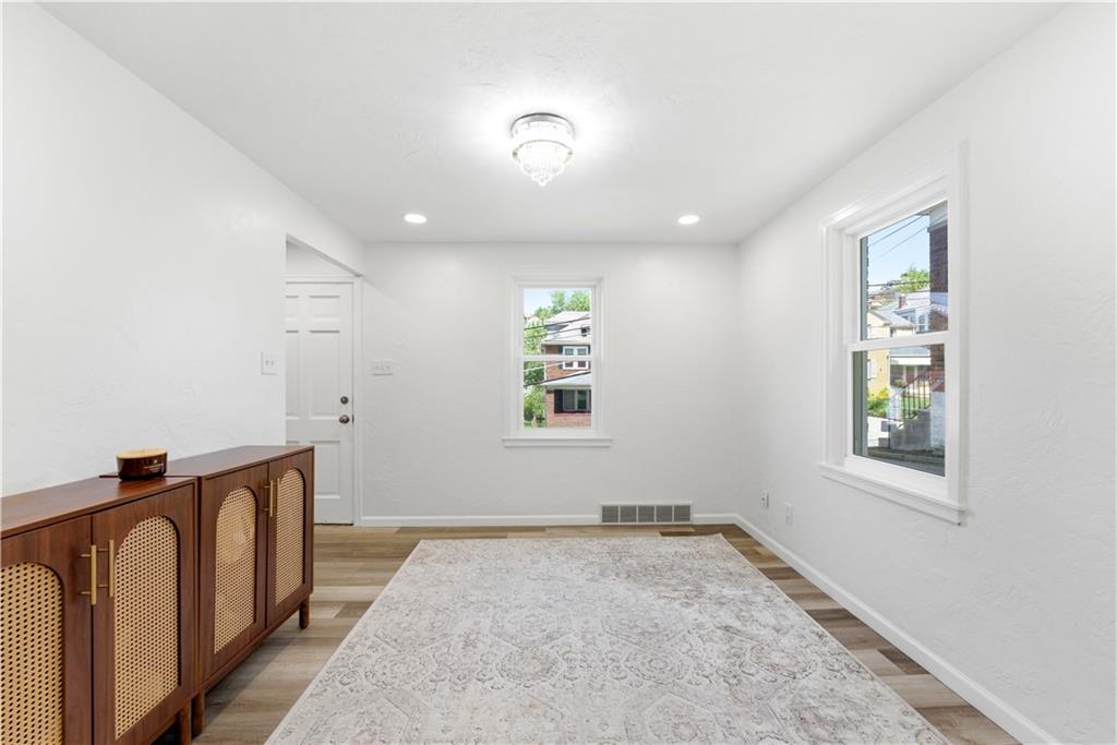 51 Greenlee Road Pittsburgh, PA 15227 - Photo 3 of 36 Gallery Image 3