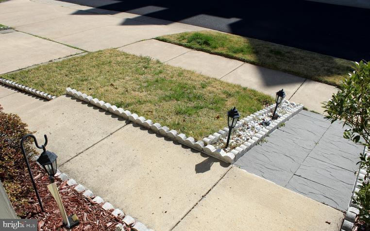 9878 Dochart Sound Lane Bristow, VA 20136 - Photo 5 of 30 a view of a tree