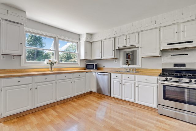 1945 Maplewood Road Northbrook, IL 60062 - Photo 11 of 30