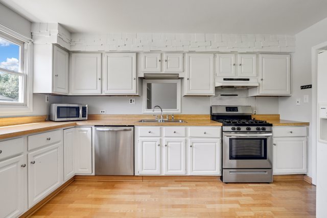 1945 Maplewood Road Northbrook, IL 60062 - Photo 12 of 30