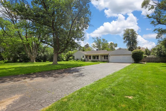 1945 Maplewood Road Northbrook, IL 60062 - Photo 4 of 30