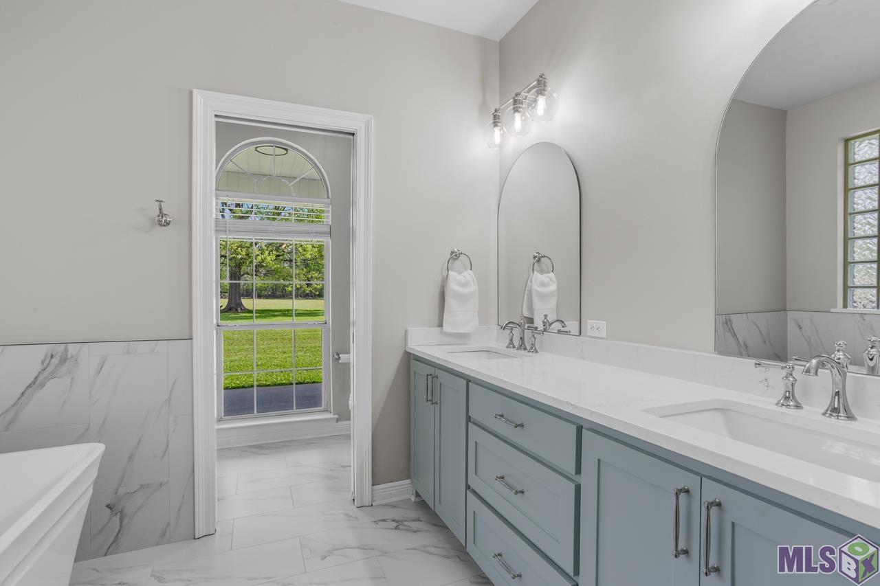 14367 Devall Road Baton Rouge, LA 70818 - Photo 16 of 29 Master Bathroom