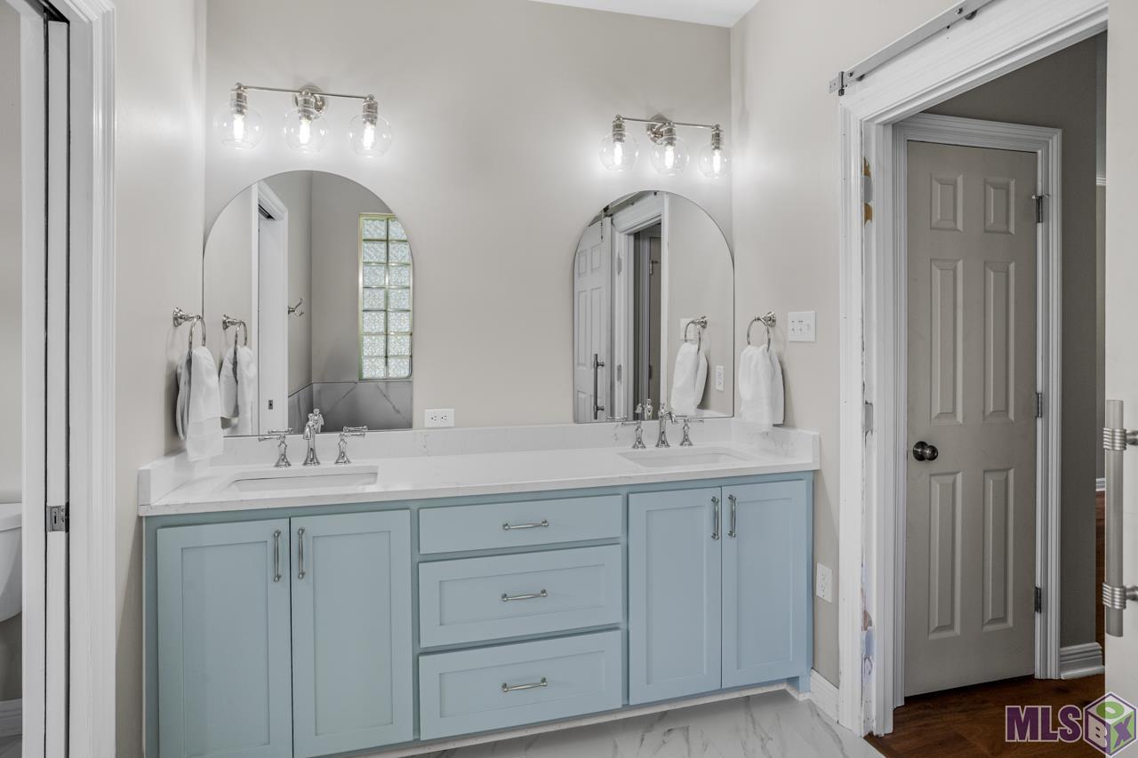 14367 Devall Road Baton Rouge, LA 70818 - Photo 17 of 29 Masterbath - Double Vanity
