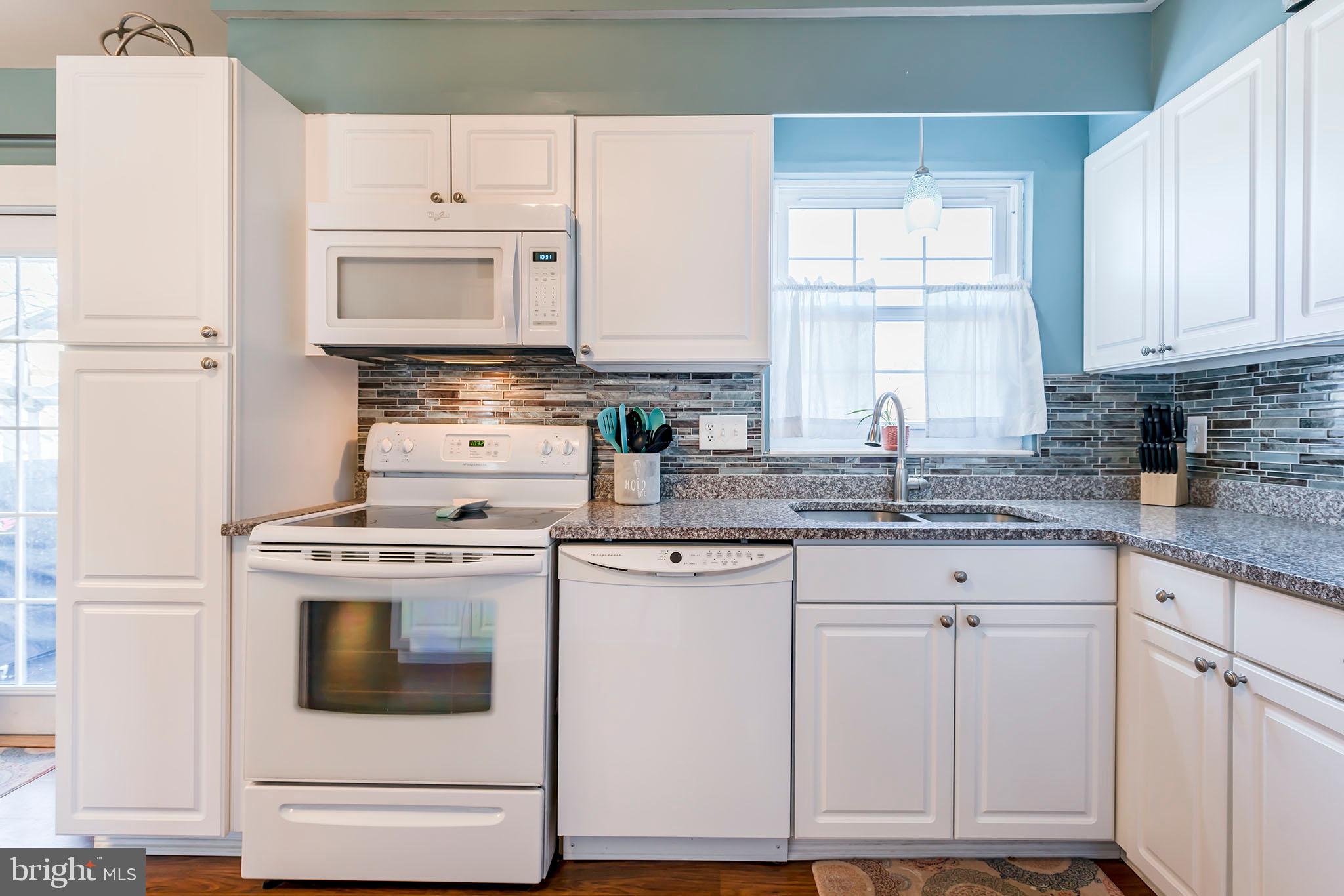 101 April Lane Lititz, PA 17543 - Photo 9 of 42