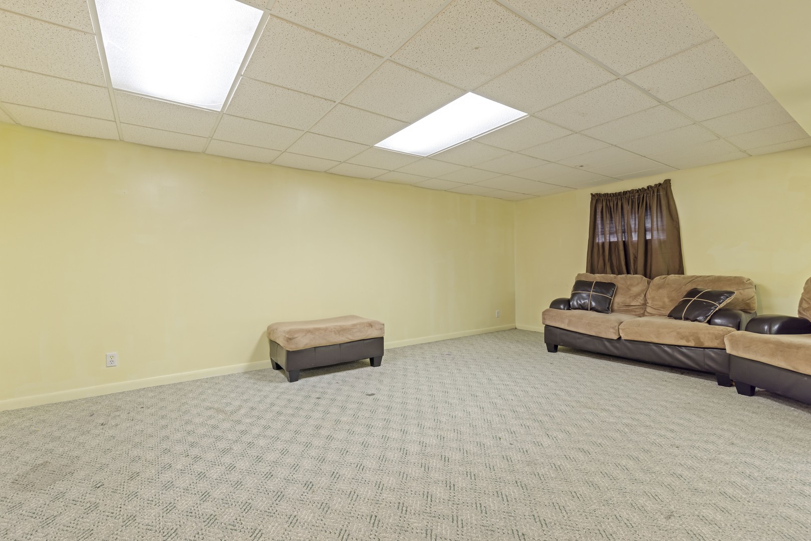 3626 Toft Street Rockford, IL 61114 - Photo 16 of 22 a room with a couch