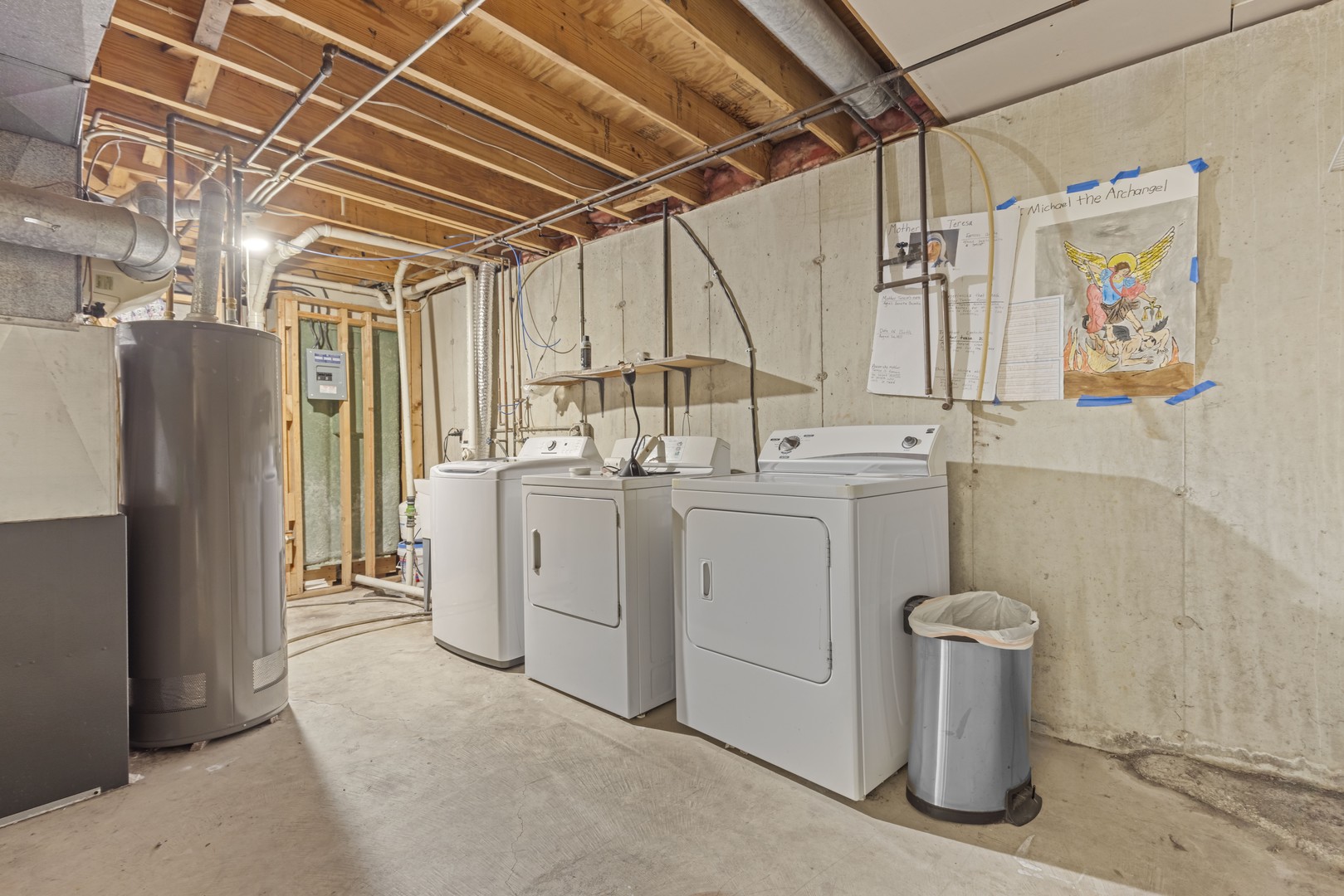 3626 Toft Street Rockford, IL 61114 - Photo 17 of 22 a utility room with dryer and washer