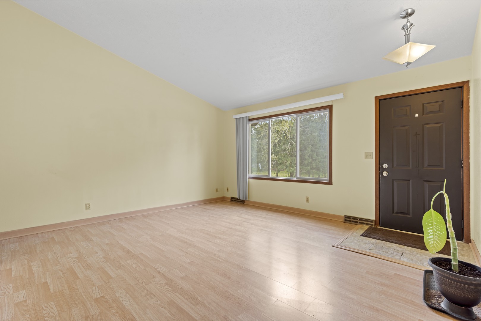 3626 Toft Street Rockford, IL 61114 - Photo 3 of 22 a view of livingroom with furniture and wooden floor
