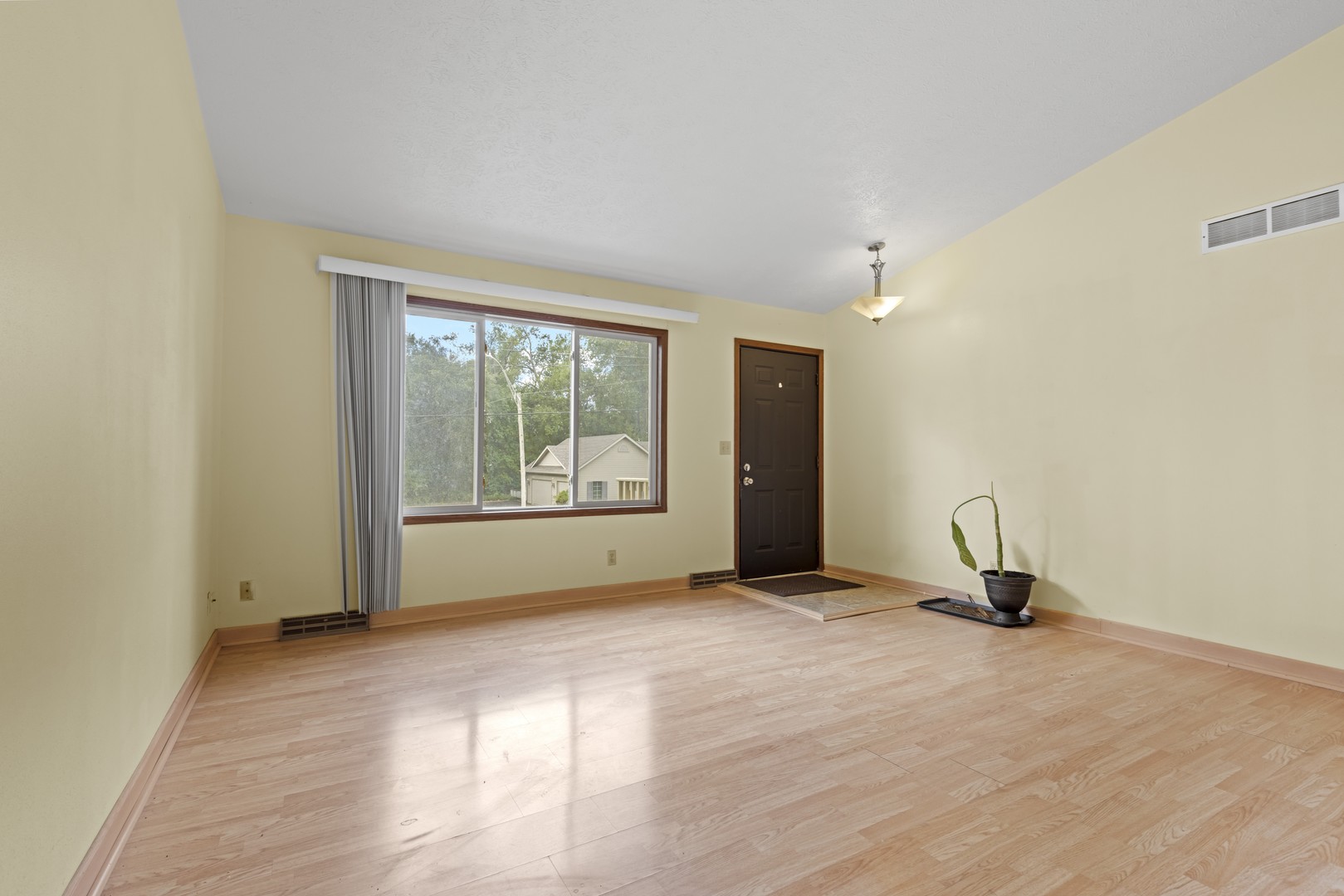 3626 Toft Street Rockford, IL 61114 - Photo 4 of 22 an empty room with windows