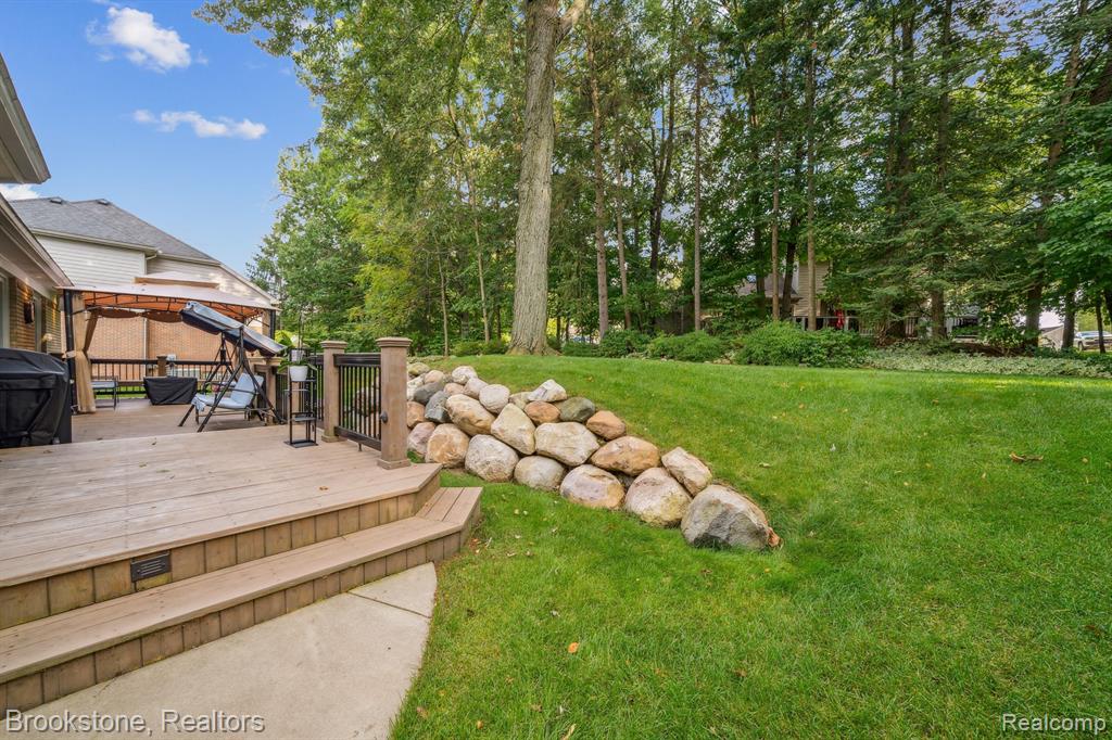 576 Bloomer Ridge Drive Rochester, MI 48307 - Photo 44 of 48