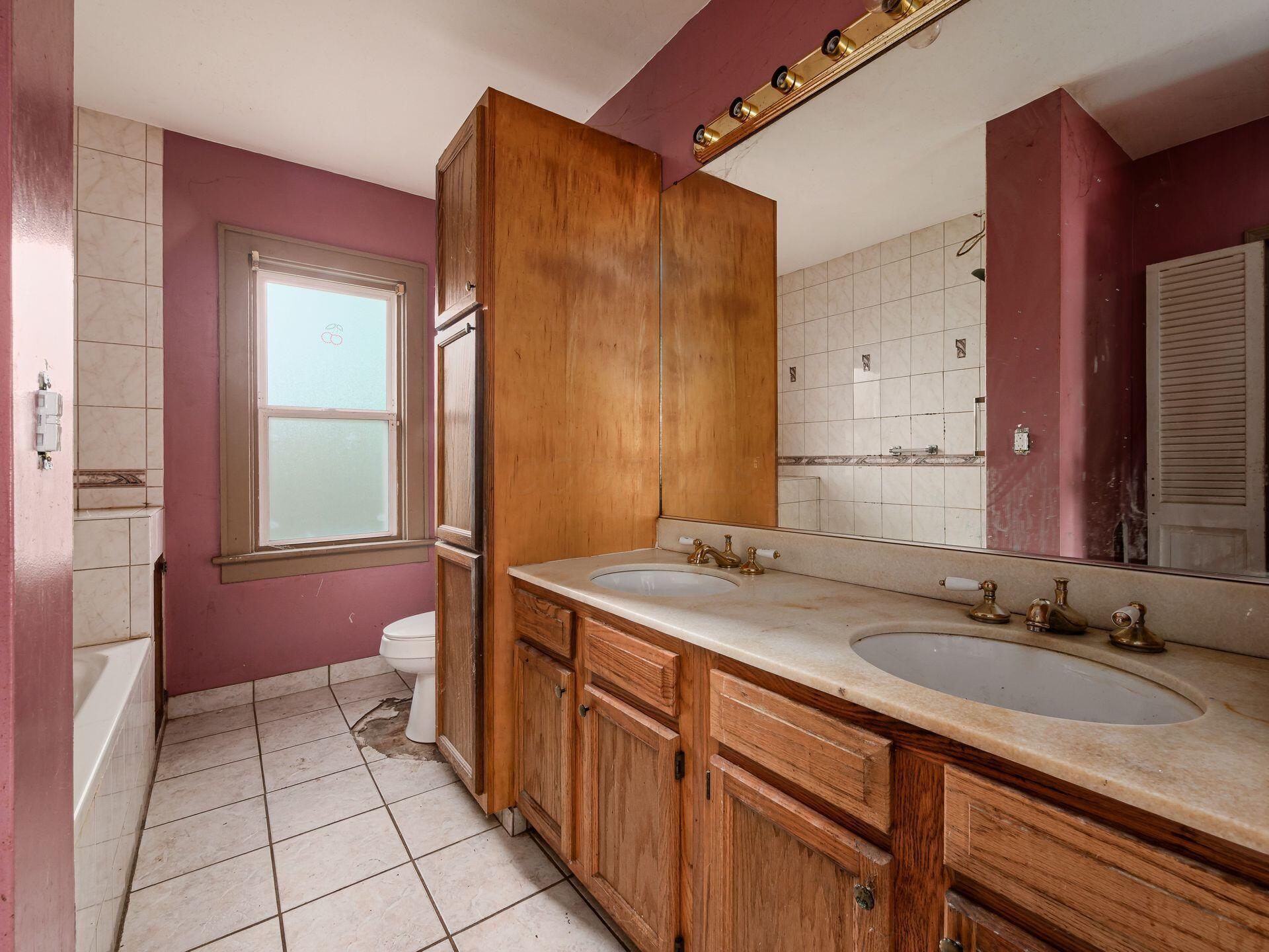 2231 Sale Road Columbus, OH 43224 - Photo 21 of 31 Bathroom
