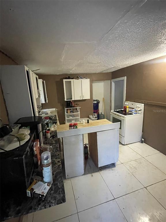 858 35th Avenue South St. Petersburg, FL 33705 - Photo 7 of 20 a room with storage and utility