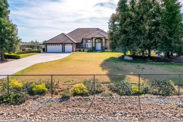 an aerial view of a house with yard swimming pool and outdoor seating