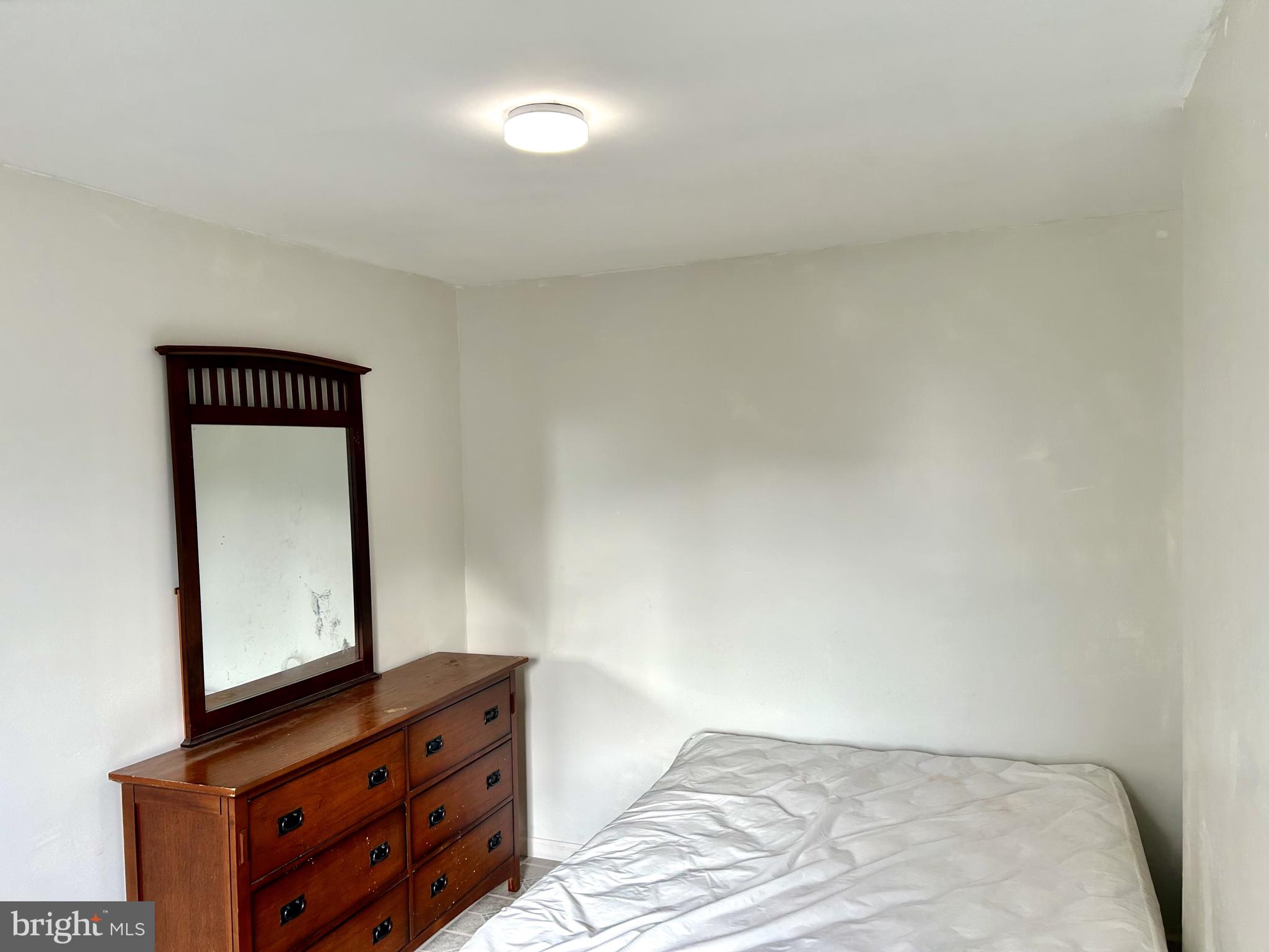 24 West 20th Street Wilmington, DE 19802 - Photo 6 of 9 a view of an empty room and window