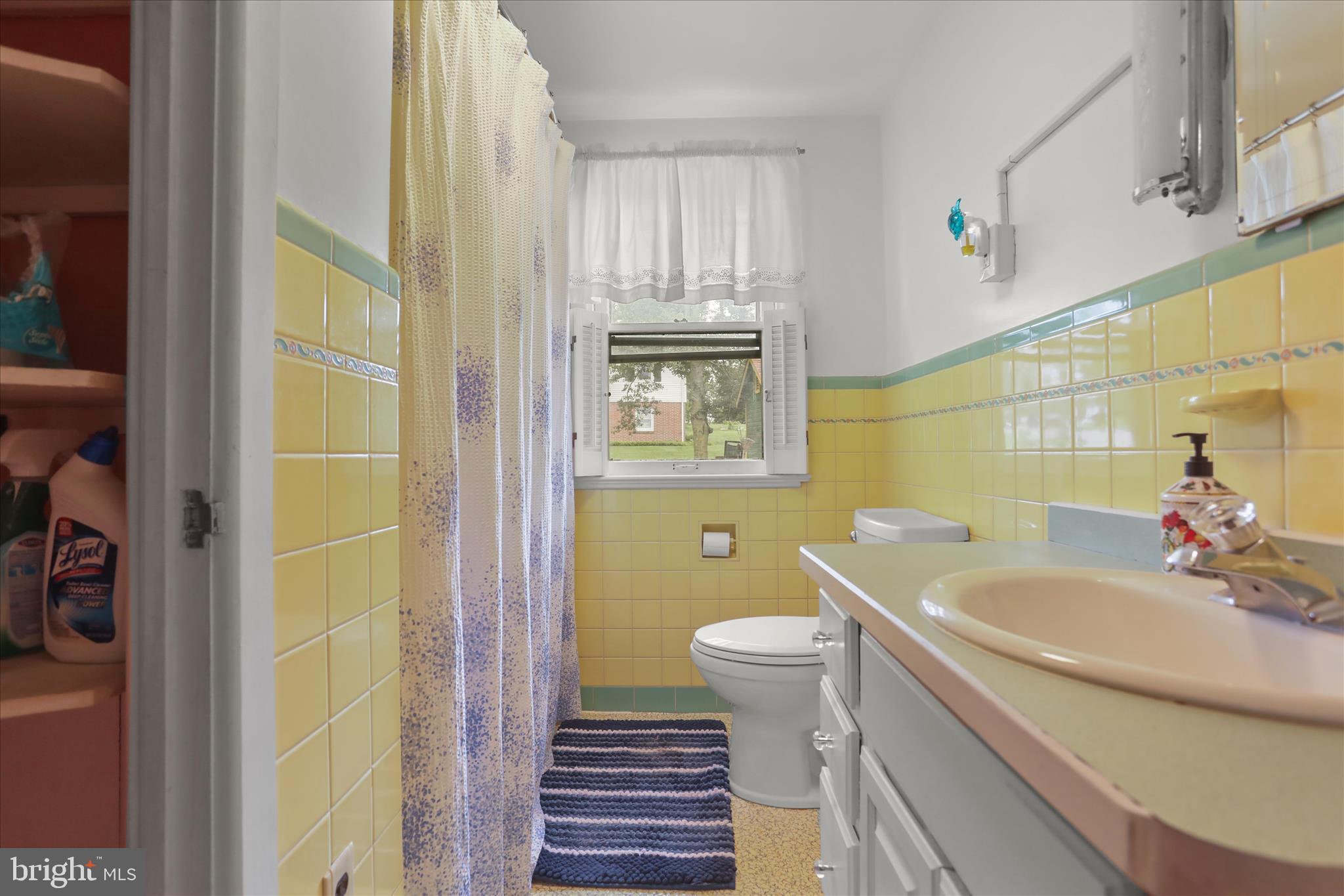 6 South Grant Road Thomasville, PA 17364 - Photo 28 of 49 2nd Bathroom w/Tub/Shower