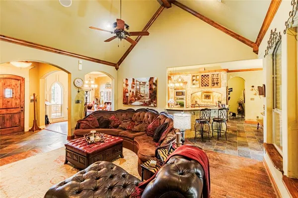 $739,900 | 1417 Briar Crossing Drive, Decatur, TX 76234