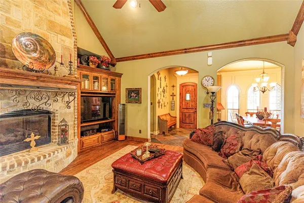 $739,900 | 1417 Briar Crossing Drive, Decatur, TX 76234