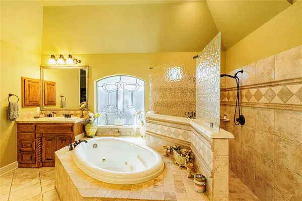 $739,900 | 1417 Briar Crossing Drive, Decatur, TX 76234