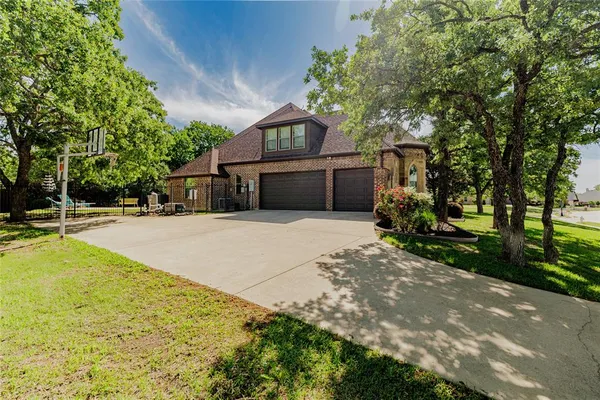 $739,900 | 1417 Briar Crossing Drive, Decatur, TX 76234