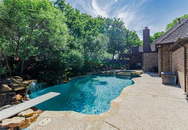 $739,900 | 1417 Briar Crossing Drive, Decatur, TX 76234