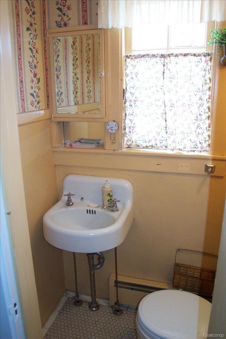 256 Ravine Road Birmingham, MI 48009 - Photo 11 of 16 Bath