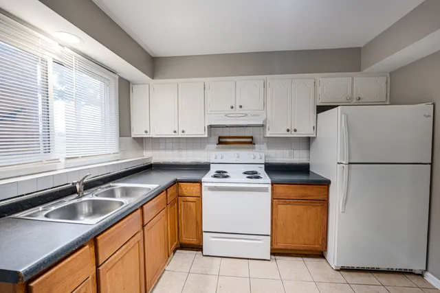 $1,700 | 839 Bishop Avenue, Unit 1, Aurora, IL 60506