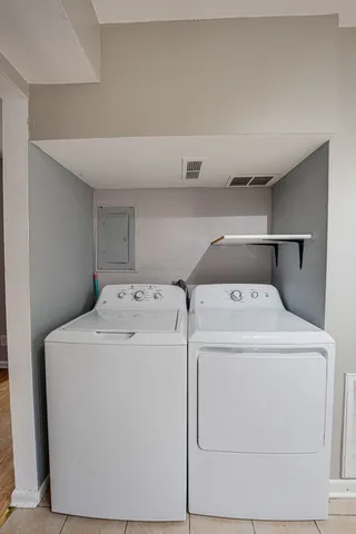 $1,700 | 839 Bishop Avenue, Unit 1, Aurora, IL 60506