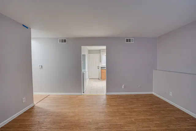 $1,700 | 839 Bishop Avenue, Unit 1, Aurora, IL 60506