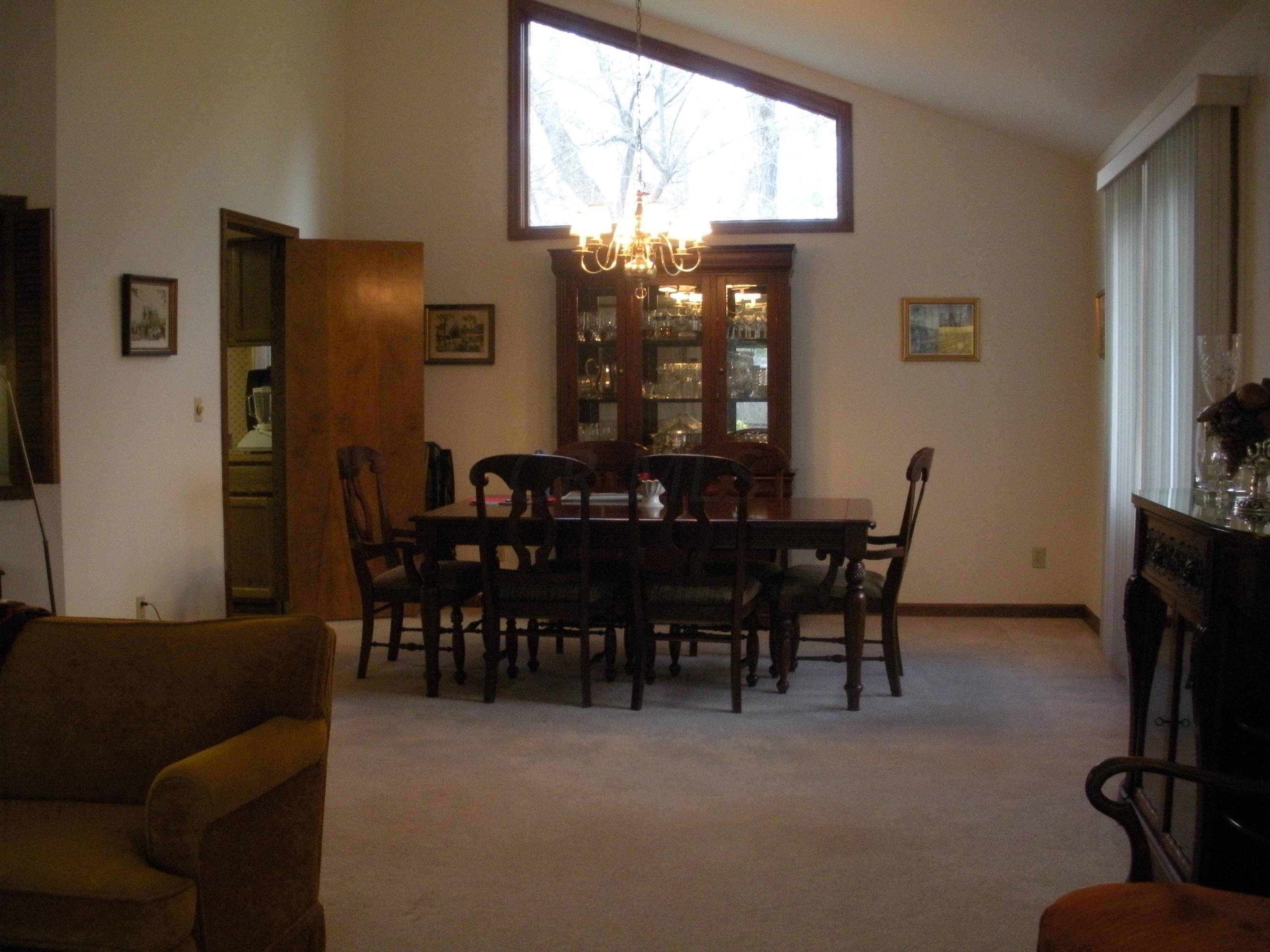 1616 Coppertree Lane Columbus, OH 43232 - Photo 5 of 22