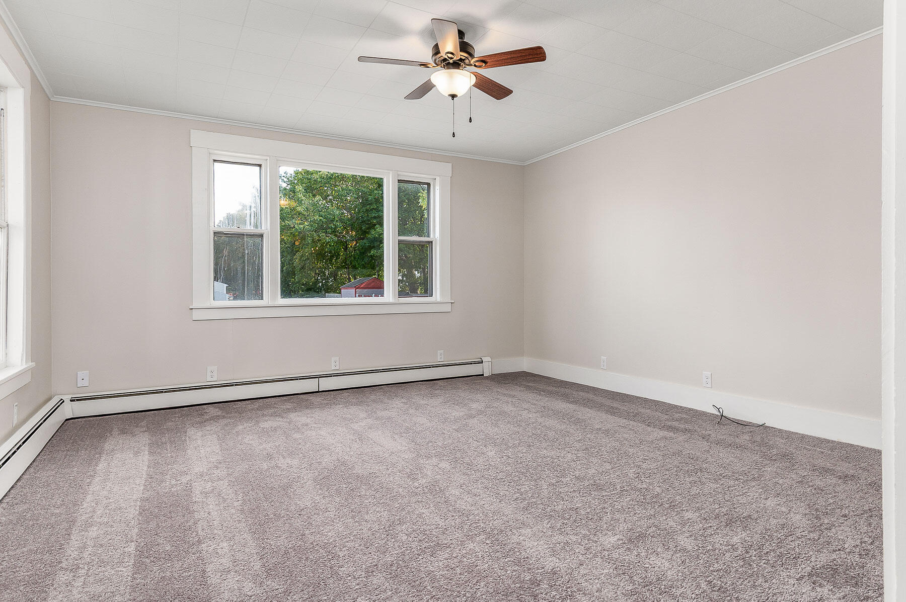 5 Williams Street Sanford, ME 04073 - Photo 12 of 34 Living Room