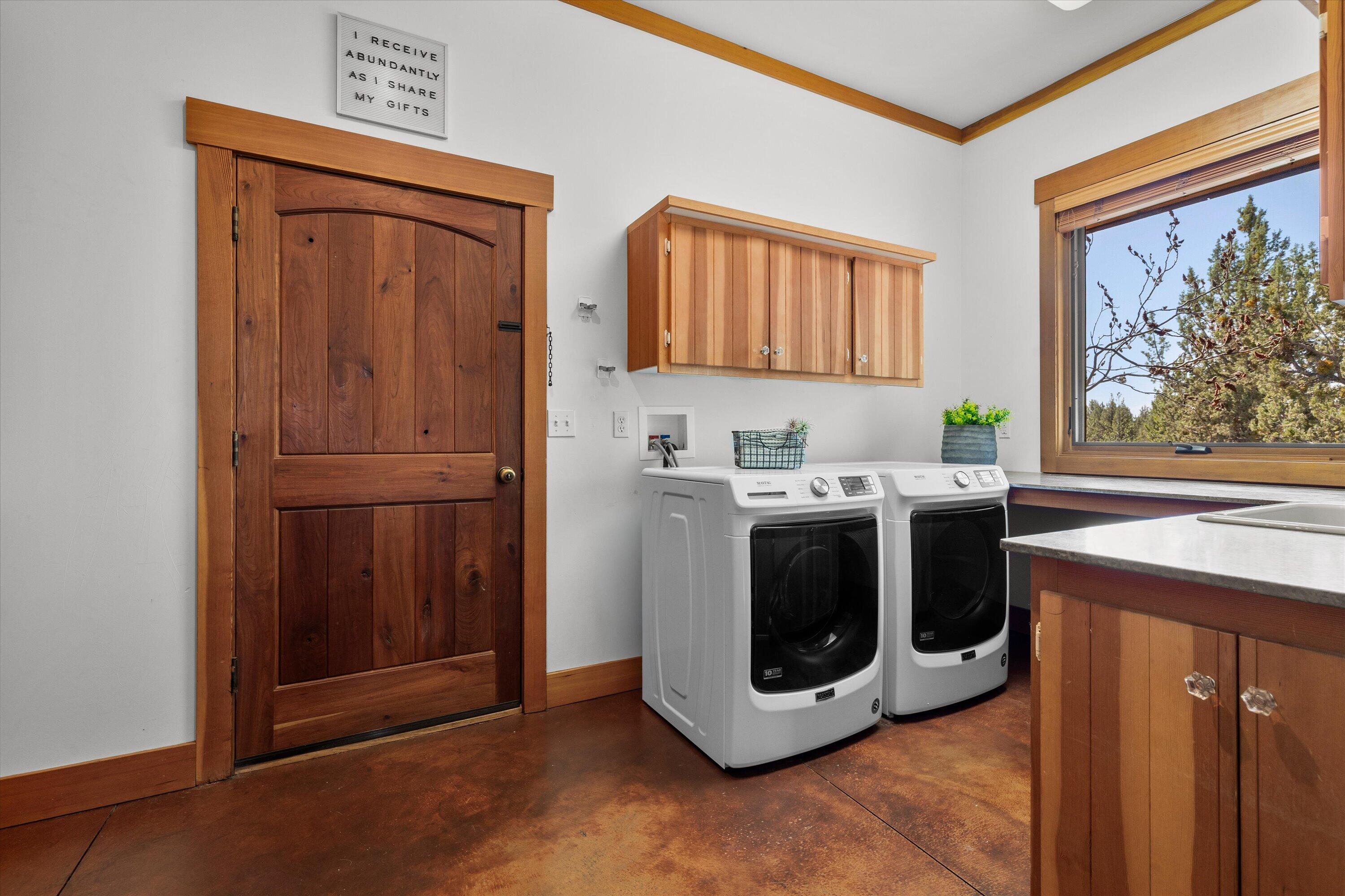 64155 Hunnell Road Bend, OR 97703 - Photo 30 of 96 Laundry / mud room with sink and counter space.