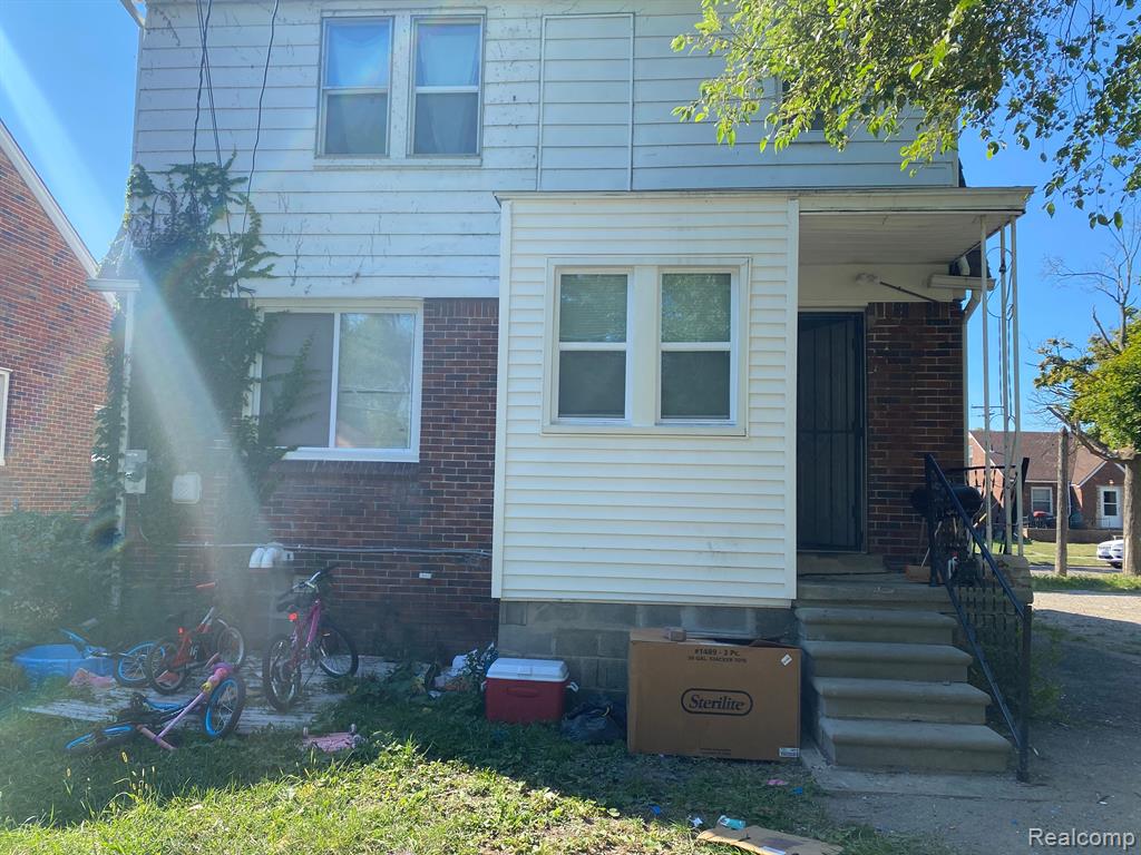 15237 Rochelle Avenue Detroit, MI 48205 - Photo 2 of 12