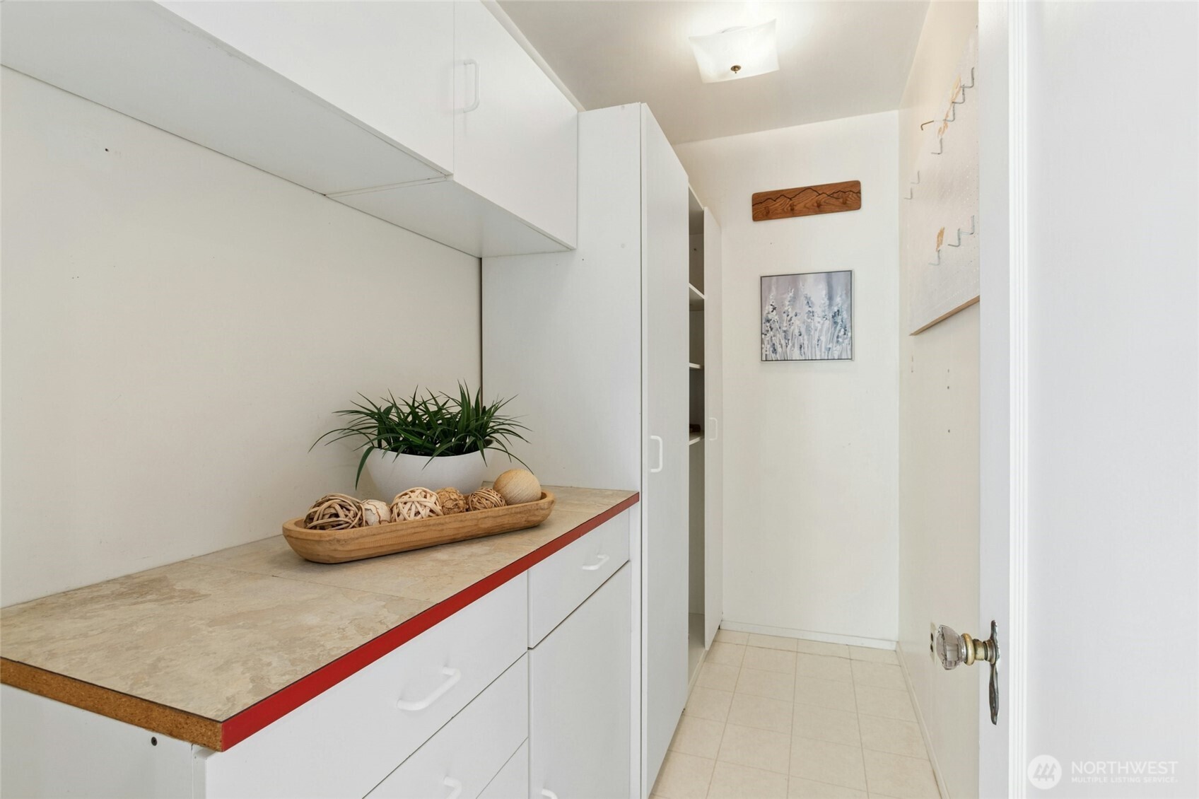 9710 8th Avenue Northeast Seattle, WA 98115 - Photo 12 of 40