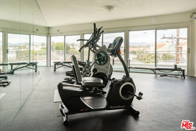 $3,299 | 1440 23rd Street, Unit 311, Santa Monica, CA 90404