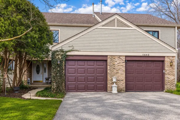 $425,000 | 1440 Waukegan Road, Deerfield, IL 60015