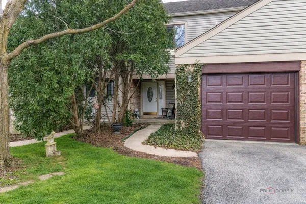 $425,000 | 1440 Waukegan Road, Deerfield, IL 60015