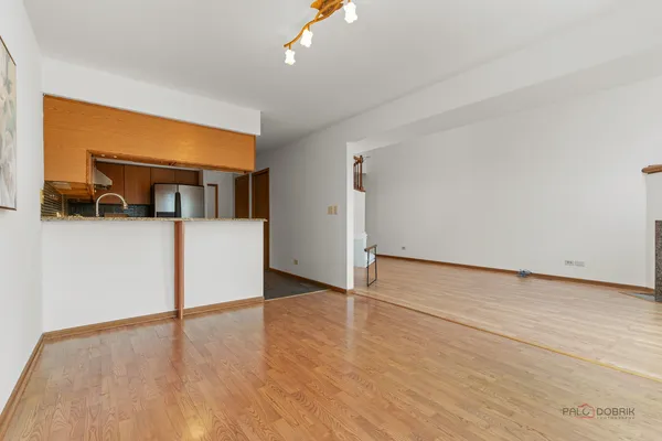 $425,000 | 1440 Waukegan Road, Deerfield, IL 60015