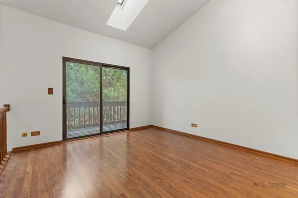 $425,000 | 1440 Waukegan Road, Deerfield, IL 60015