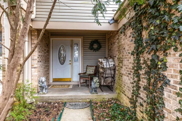 $425,000 | 1440 Waukegan Road, Deerfield, IL 60015