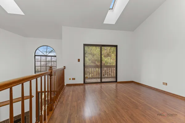 $425,000 | 1440 Waukegan Road, Deerfield, IL 60015