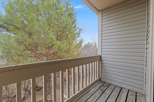 $425,000 | 1440 Waukegan Road, Deerfield, IL 60015