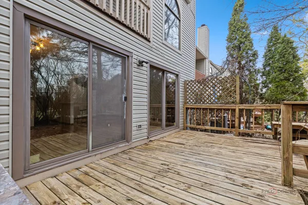 $425,000 | 1440 Waukegan Road, Deerfield, IL 60015