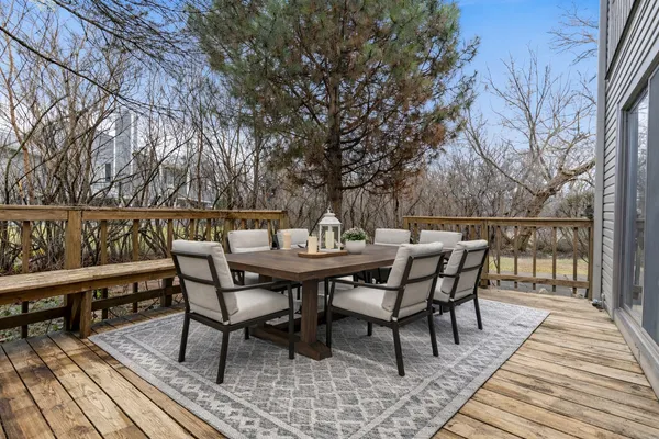 $425,000 | 1440 Waukegan Road, Deerfield, IL 60015