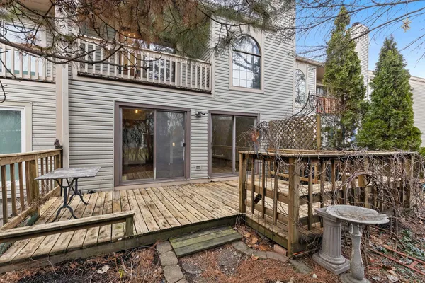 $425,000 | 1440 Waukegan Road, Deerfield, IL 60015