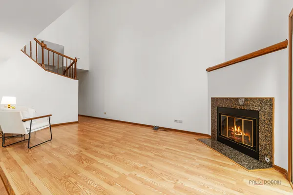 $425,000 | 1440 Waukegan Road, Deerfield, IL 60015