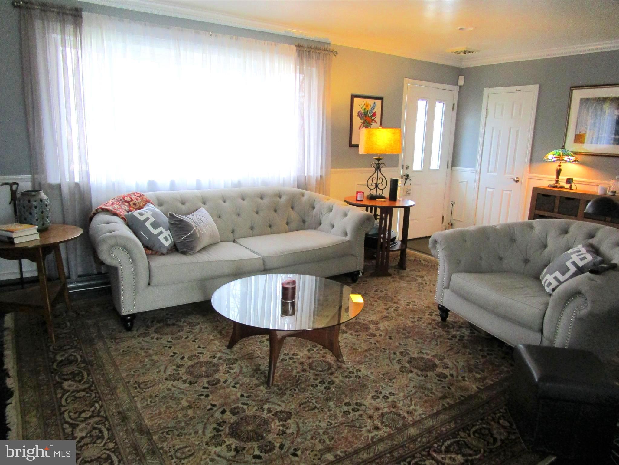 945 Marian Road Warminster, PA 18974 - Photo 6 of 21 Living room